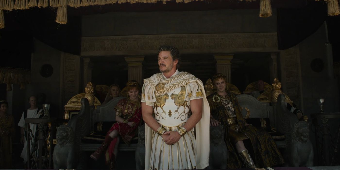 Fred Hechinger, Pedro Pascal y Joseph Quinn como el Emperador Caracalla, Marcus Acacius y el Emperador Geta en el Salón del Trono en Gladiator 2.