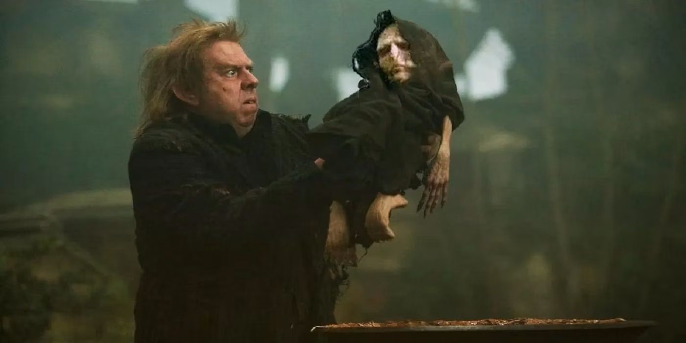 Peter Pettigrew holding the rudimentary body of Lord Voldemort