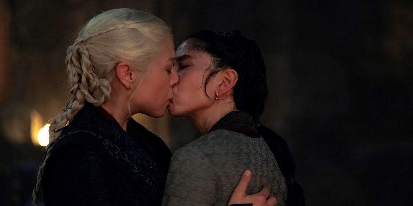 Emma D&rsquo;Arcy as Rhaenyra kissing Sonoya Mizuno as Mysaria in House of the Dragon Season 2 Episode 6
