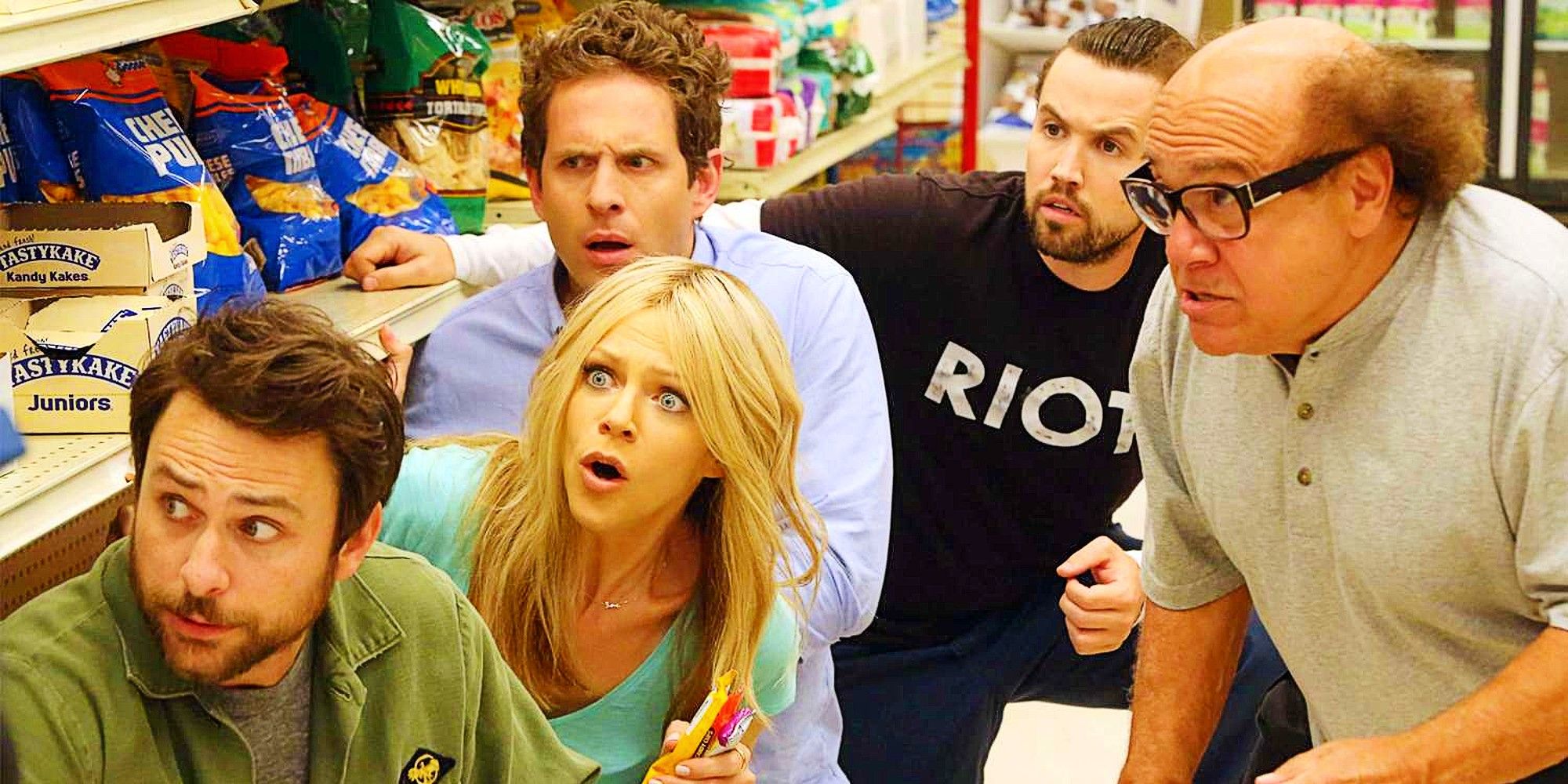 Charlie, Dee, Dennis, Mac, &amp; Frank hiding from a robber in It&rsquo;s Always Sunny in Philadelphia.