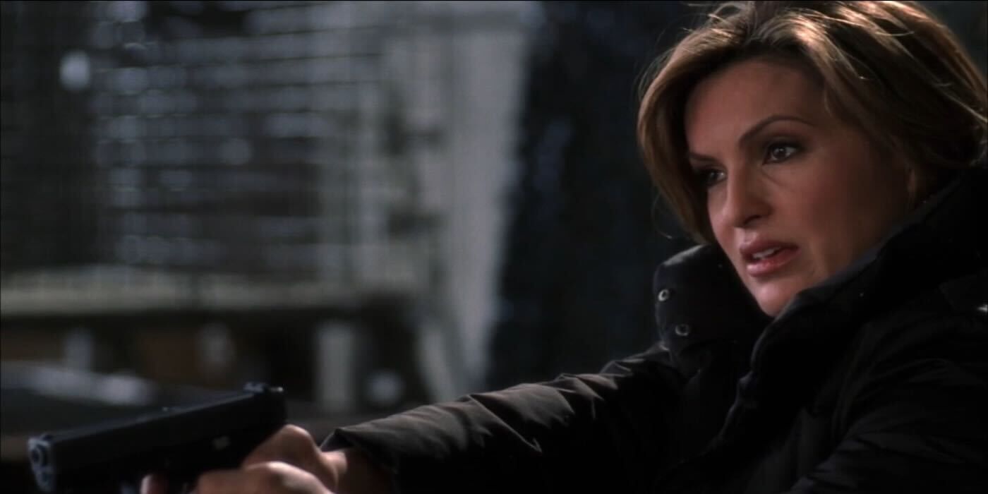 Olivia Benson holding a gun in SVU. 