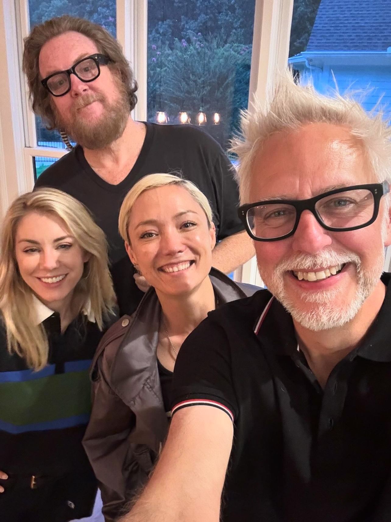 James Gunn, Pom Klementieff, Jennifer Holland y Steve Agee en el set de la segunda temporada de 'Peacemaker'