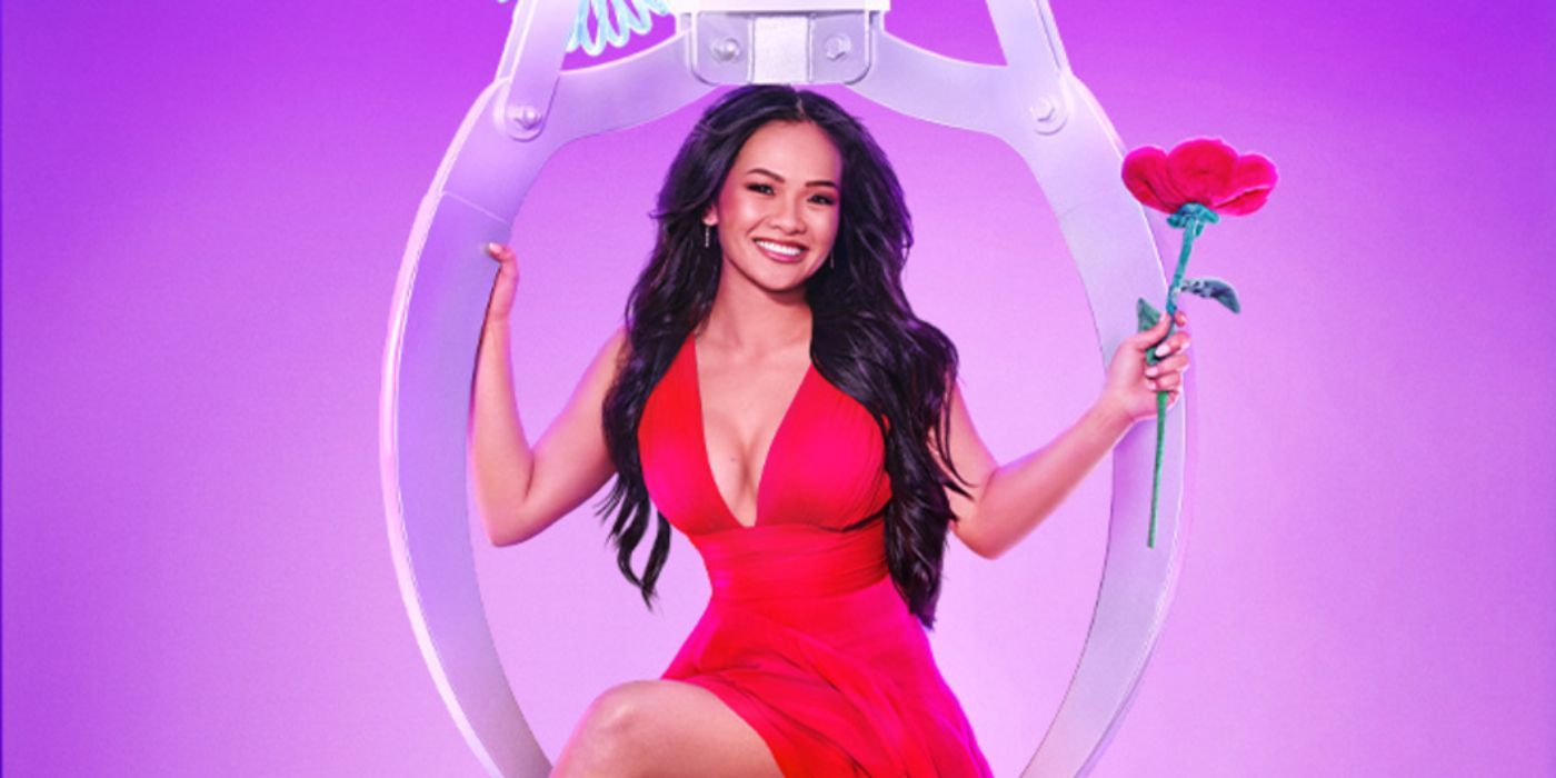 Jen Tran sonríe mientras sostiene una rosa roja en una imagen promocional de la temporada 21 de The Bachelorette.