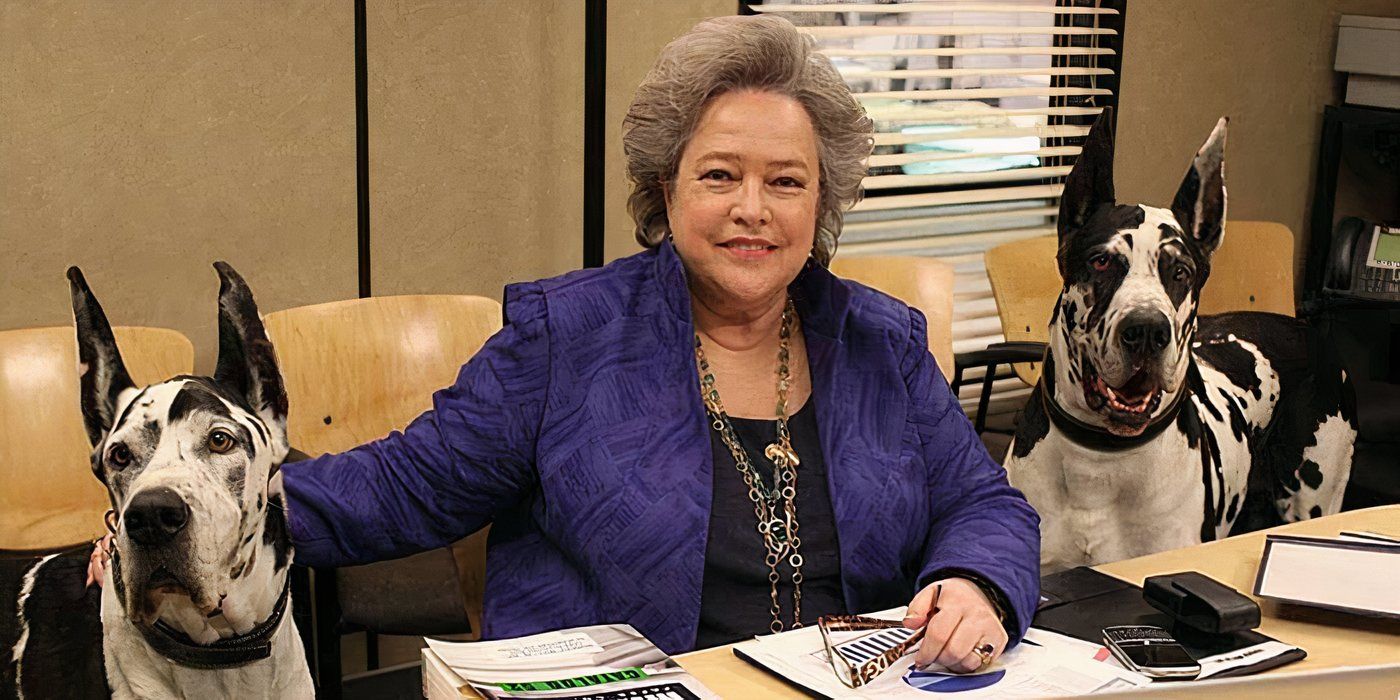 Kathy Bates as Jo Bennett with her dogs in 'The Office'