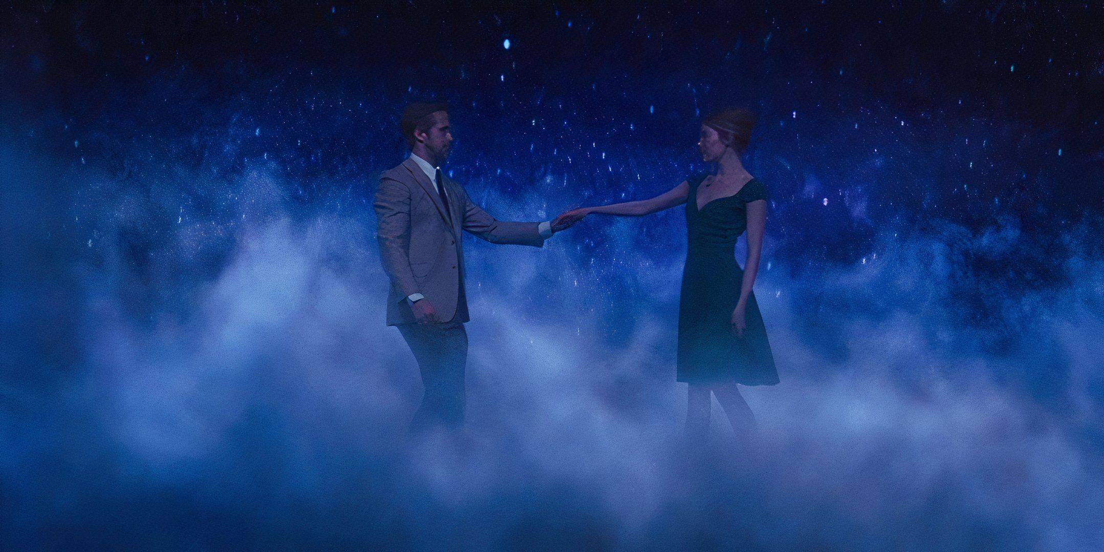 Sebastian (Ryan Gosling) and Mia (Emma Stone) share a dreamy dance in the Observatory in 'La La Land' (2016)