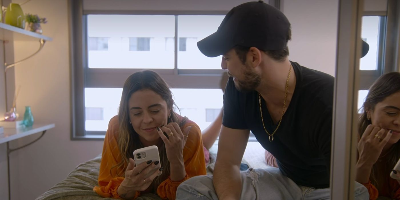 Marilia scrolling through her phone in bed next to Patrick in 'Love Is Blind: Brazil' Season 4.