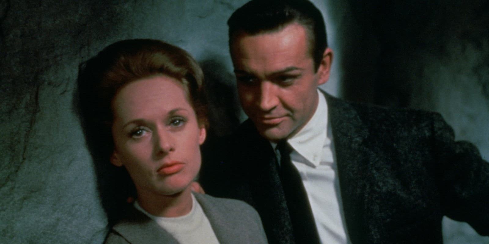 Sean Connery as Mark, in a suit, looking at Tippi Hedren as Marnie in &lsquo;Marnie&rsquo;