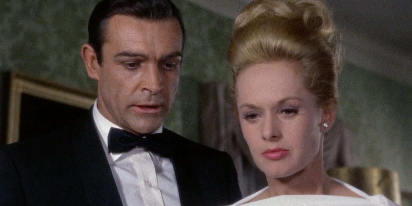 Sean Connery as Mark, in a dinner suit, looking at Tippi Hedren as Marnie in 'Marnie'