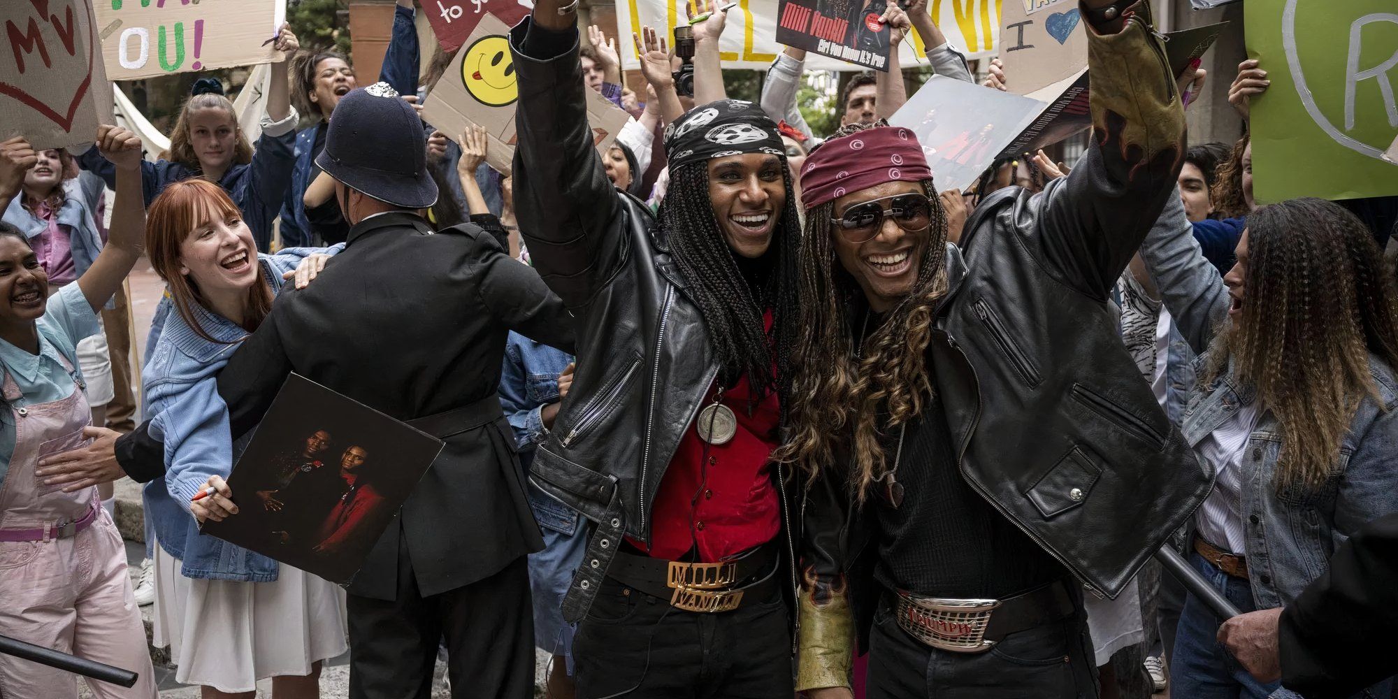 Milli Vanilli in front of a crowd of Fans