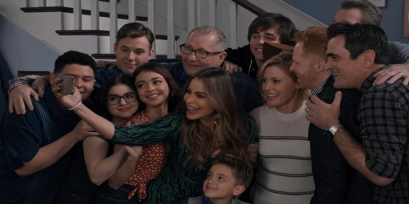 The Pritchett-Dunphy family takes one last selfie together in the &lsquo;Modern Family&rsquo; finale