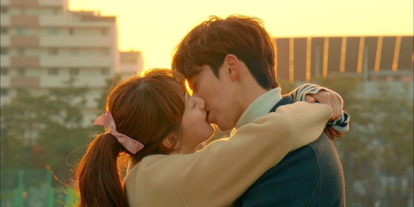 Nam Joo-hyuk and Lee Sung-kyung shared a romantic kiss during a sunset, Weightlifting Fairy Kim Bok Joo