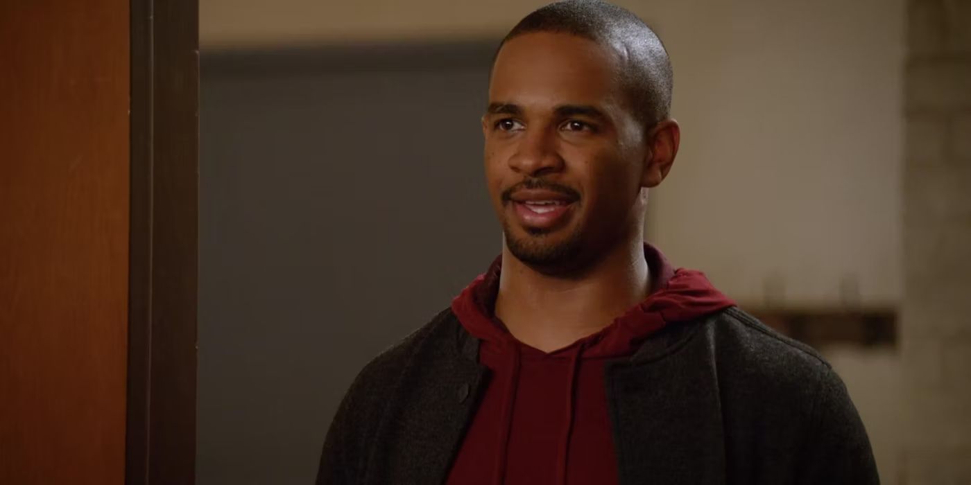 Damon Wayans Jr. as Coach stands in a doorway in New Girl