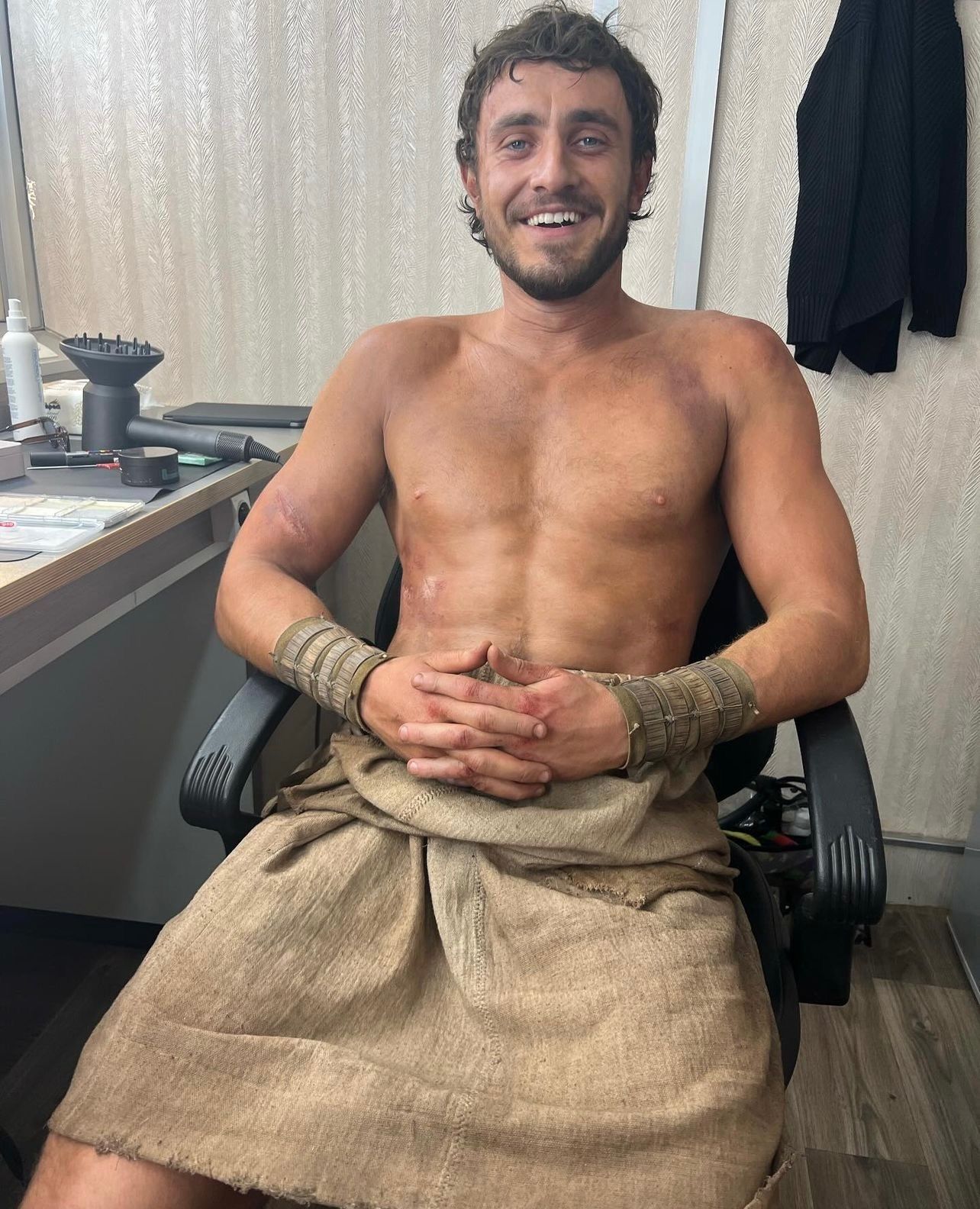 Paul Mescal, fotografiado por Pedro Pascal, detrás de escena de Gladiator 2