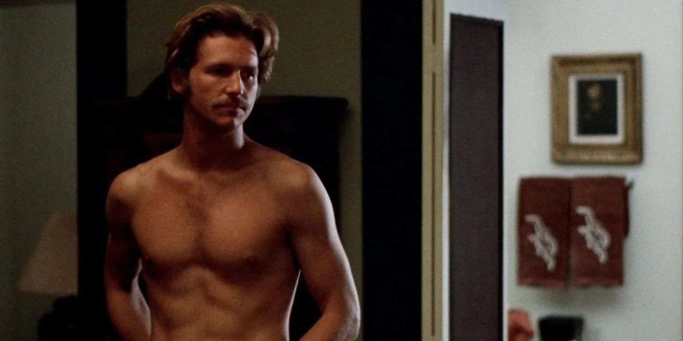 Jeff Bridges as Richard Bone standing shirtless in 'Cutter's Way'