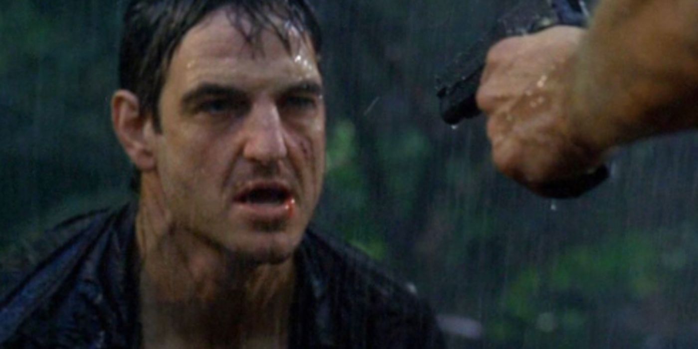 William Mapother interpreta a Ethan bajo la lluvia y con sangre corriendo por su rostro en Lost