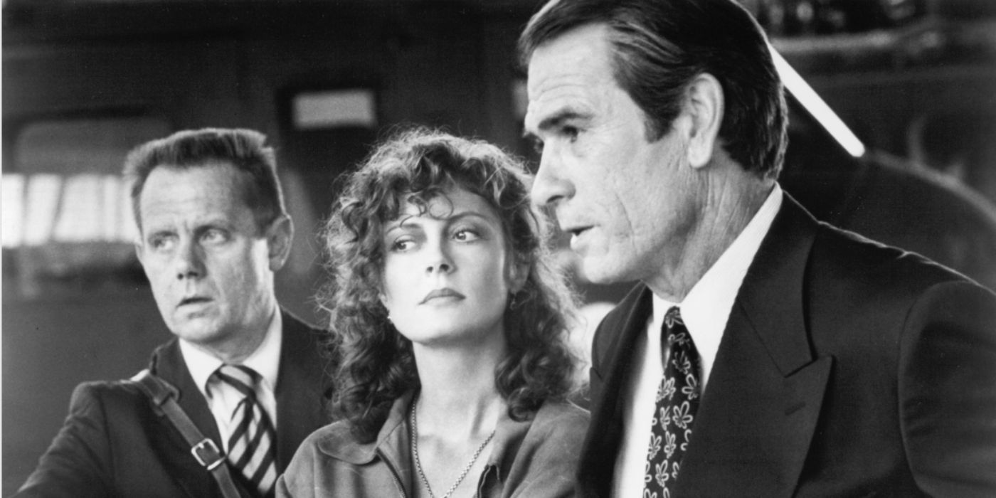 Susan Sarandon y Tommy Lee Jones fueron filmados en blanco y negro en el set de The Client, quien interpreta a Regi y Roy.