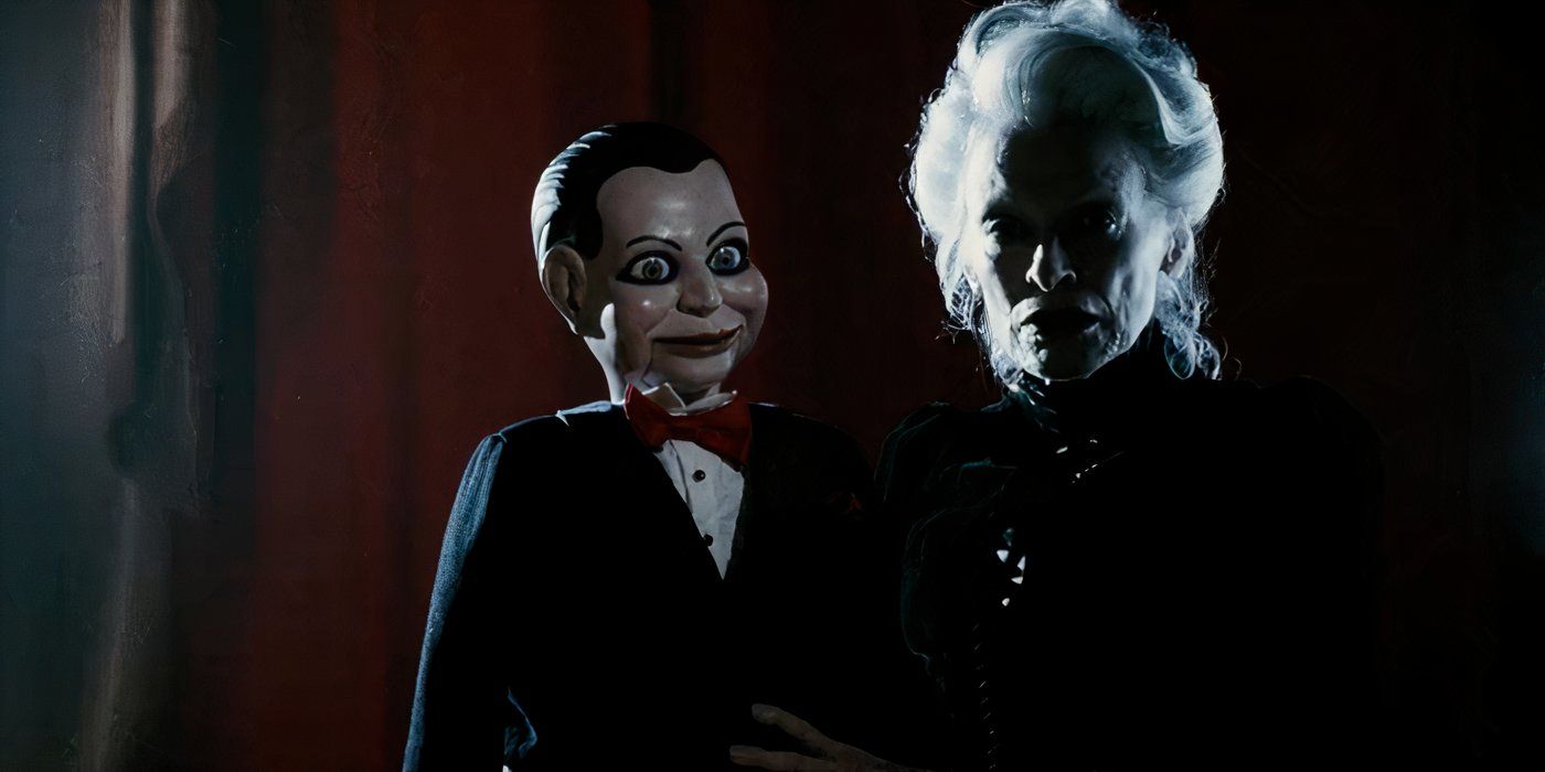 Mary Shaw (Judith Roberts) y el muñeco ventrílocuo Billy en Dead Silence (2007).