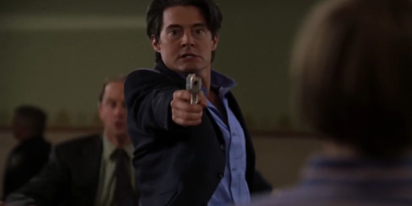 Kyle MacLachlan as Dr. Morton in SVU holding a gun. 