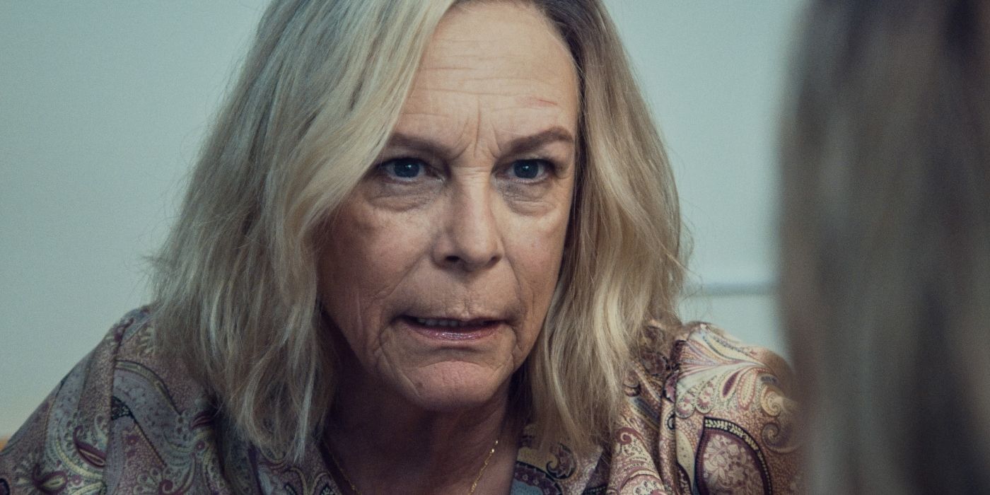 Jamie Lee Curtis luce serio en el episodio 8 de la temporada 3 de 'The Bear'