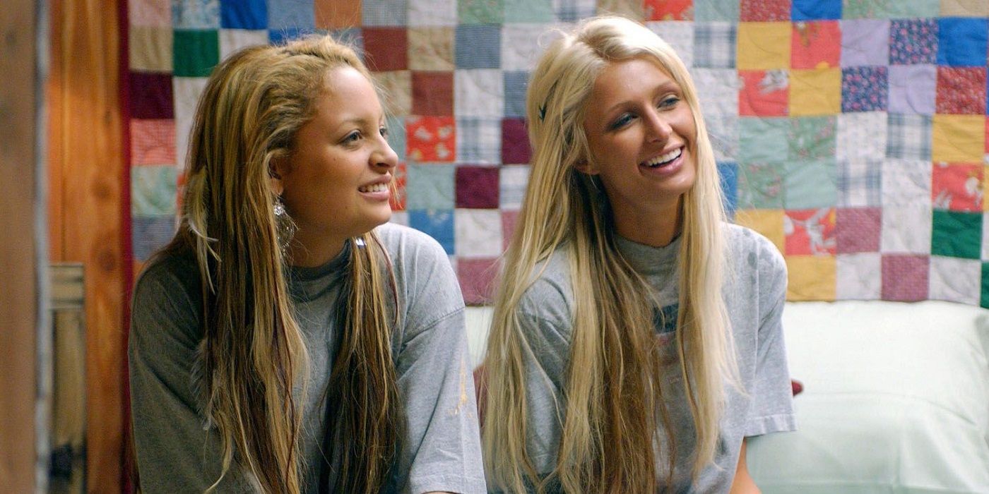 Nicole Richie and Paris Hilton sit together during a shoot for 'The Simple Life'