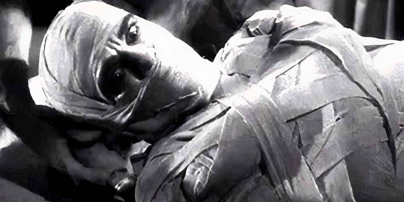 Boris Karloff wrapped up as the mummy with his eyes still showing in &lsquo;The mummy&rsquo; (1932)