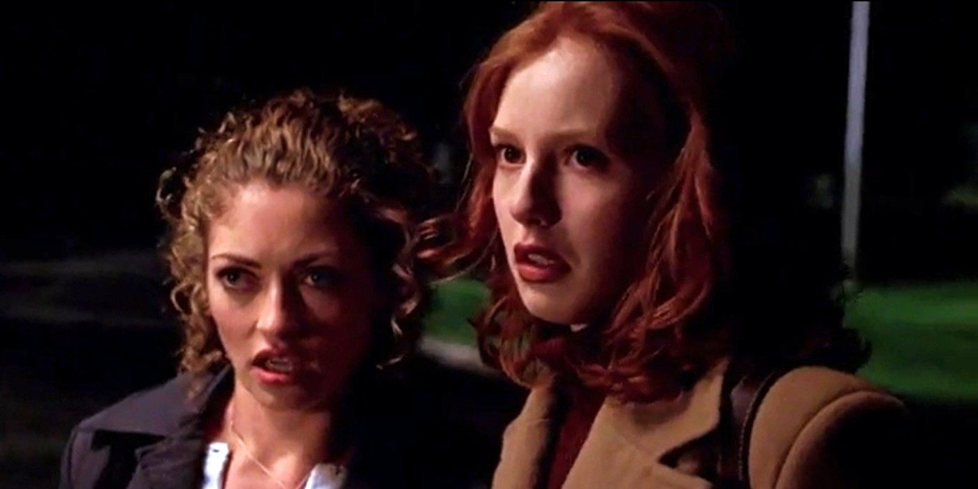 Rebecca Gayheart and Alicia Witt looking scared in &lsquo;Urban Legend&rsquo;