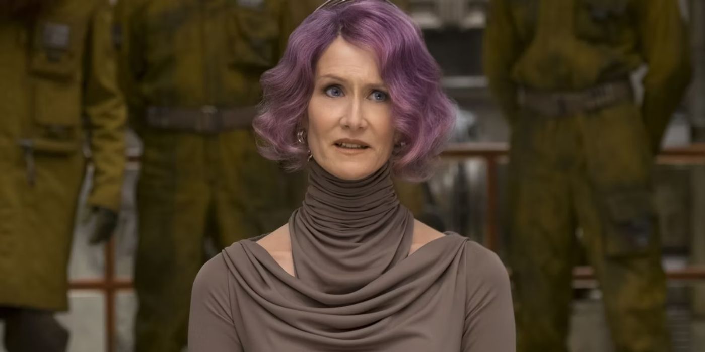 Vice Admiral Holdo addresses others in a briefing room in 'The Last Jedi'