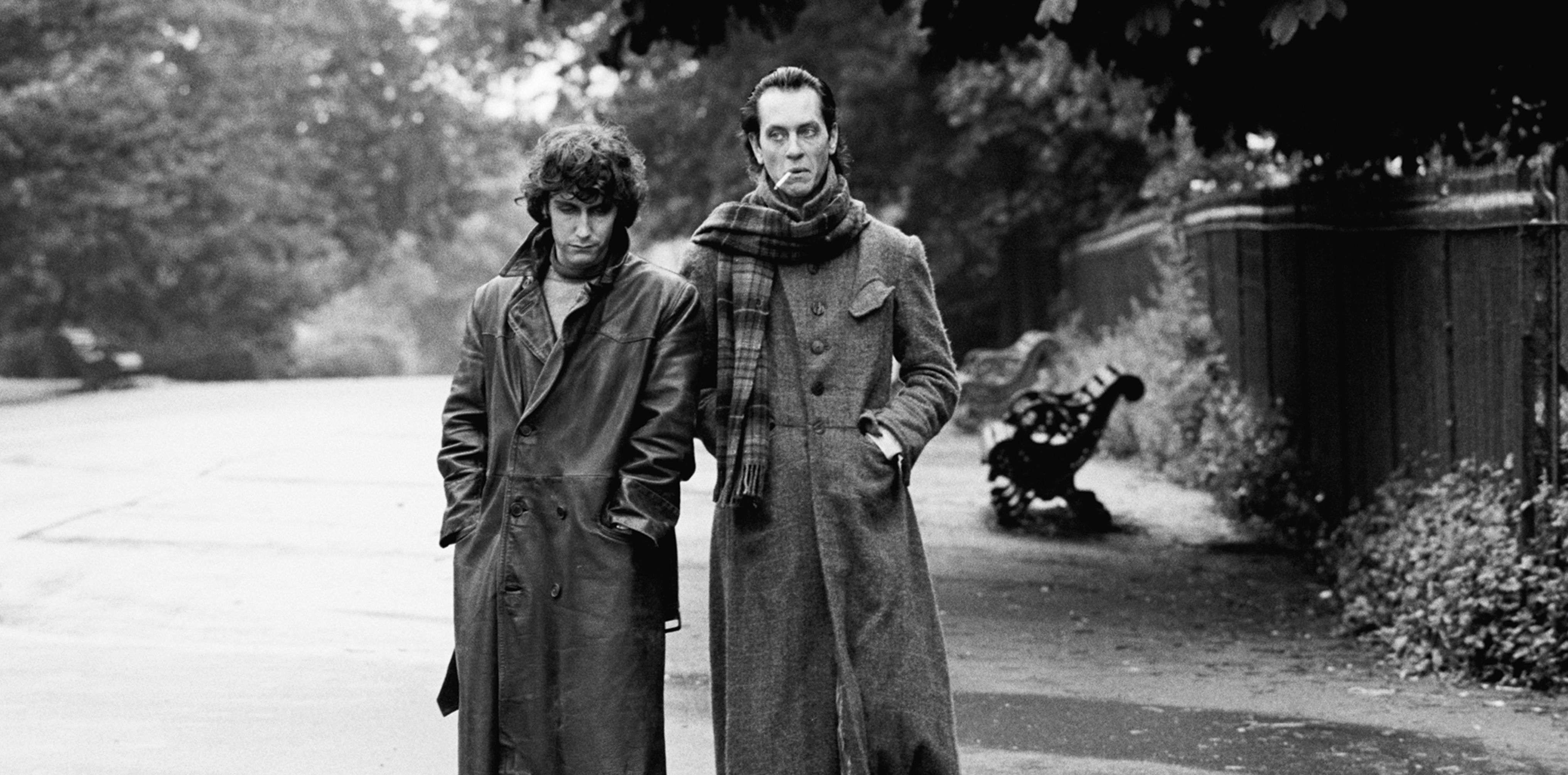 Marwood (Paul McGann) walks in the park with Withnail (Richard E. Grant) in Withnail and I