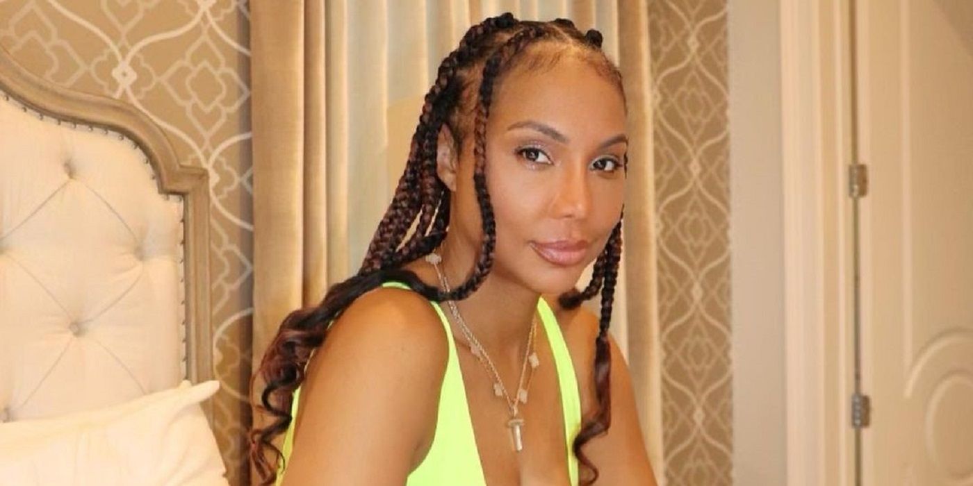 Tamar Braxton posing for a picture wearing yellow