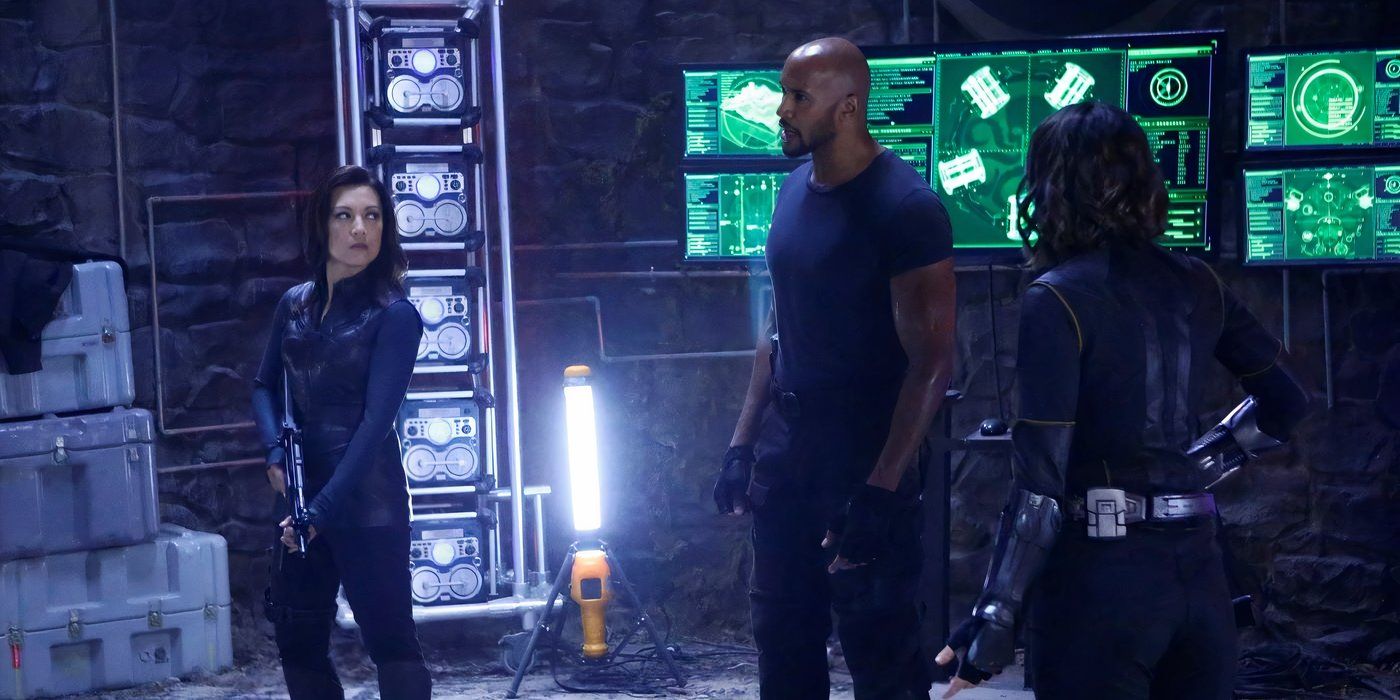 (Al MacKenzie) Henry Simmons, Melinda May (Ming-Na Wen) and Daisy Johnson (Chloe Bennet) in Agents of S.H.I.E.L.D. Season 3