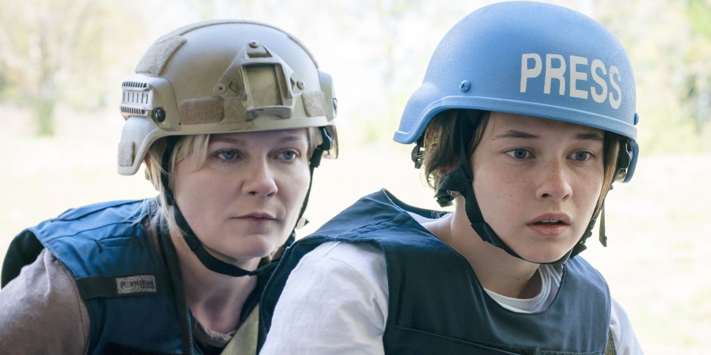 Kirsten Dunst as Lee Smith and Cailee Spaeny as Jessie Cullen crouching in helmets in "Civil War"