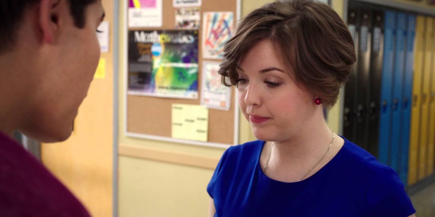 Claire and Drew talking in the hallways of Degrassi