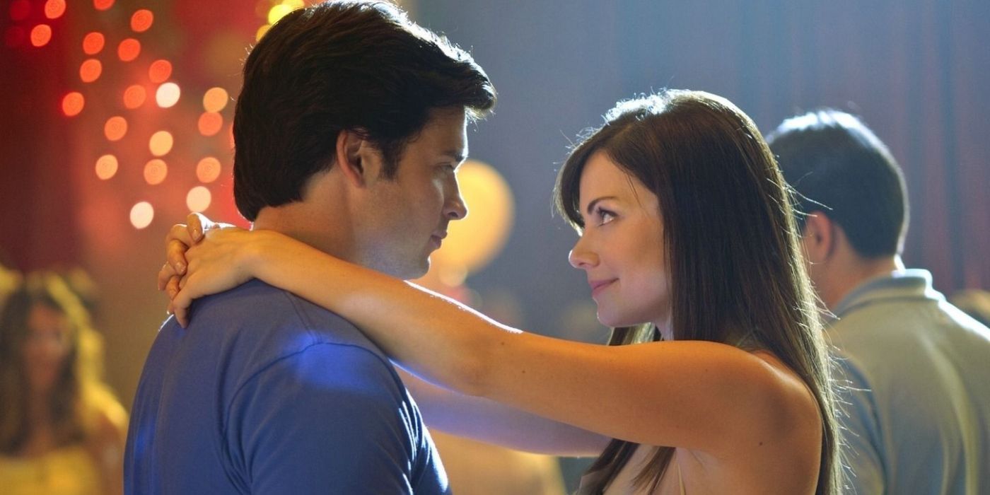 Clark and Lois slow dancing in Smallville