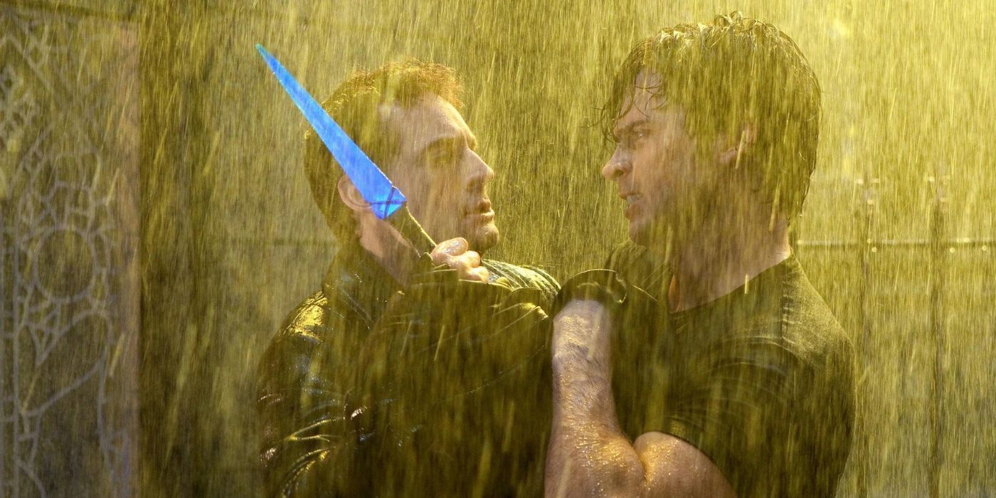 Clark and Zod fight in Smallville over the blue kryptonite dagger