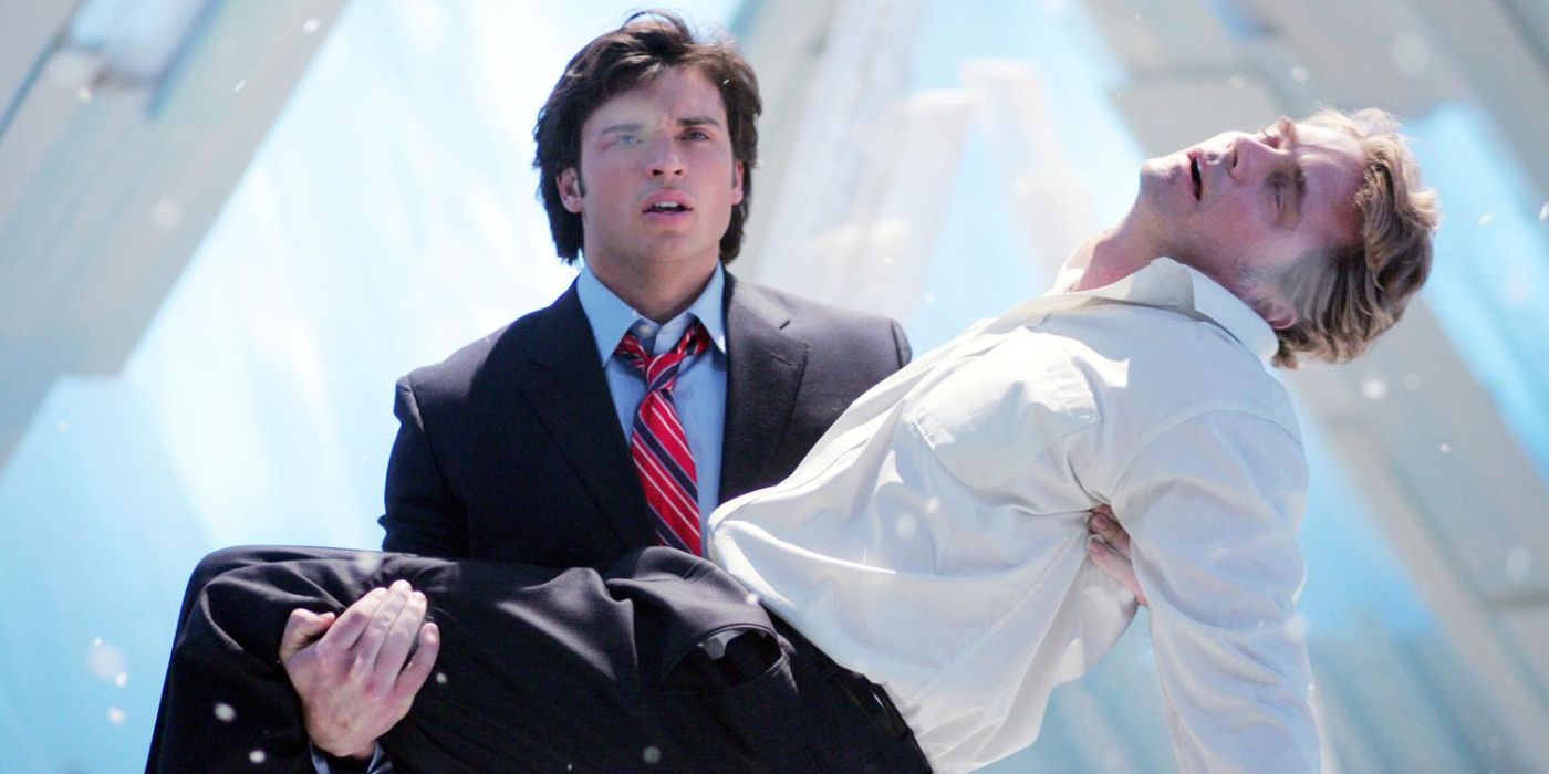 Clark holds the dead Jonathan in the Fortress of Solitude in Smallville