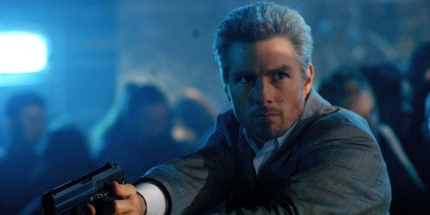 Tom Cruise as Vincent with a gun in Michael Mann's Collateral