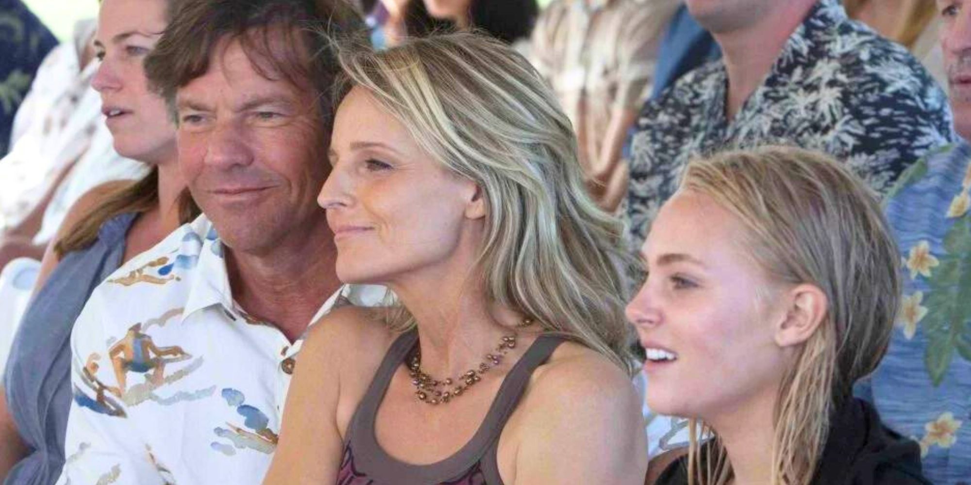 Dennis Quaid, Helen Hunt and AnnaSophia Robb sitting next to each other in Soul Surfer (2011)