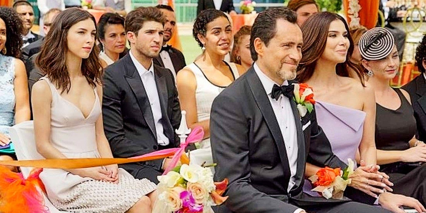 Santiago, Gigi, Alicia, and Javi sitting together at a wedding in &lsquo;Grand Hotel&rsquo;