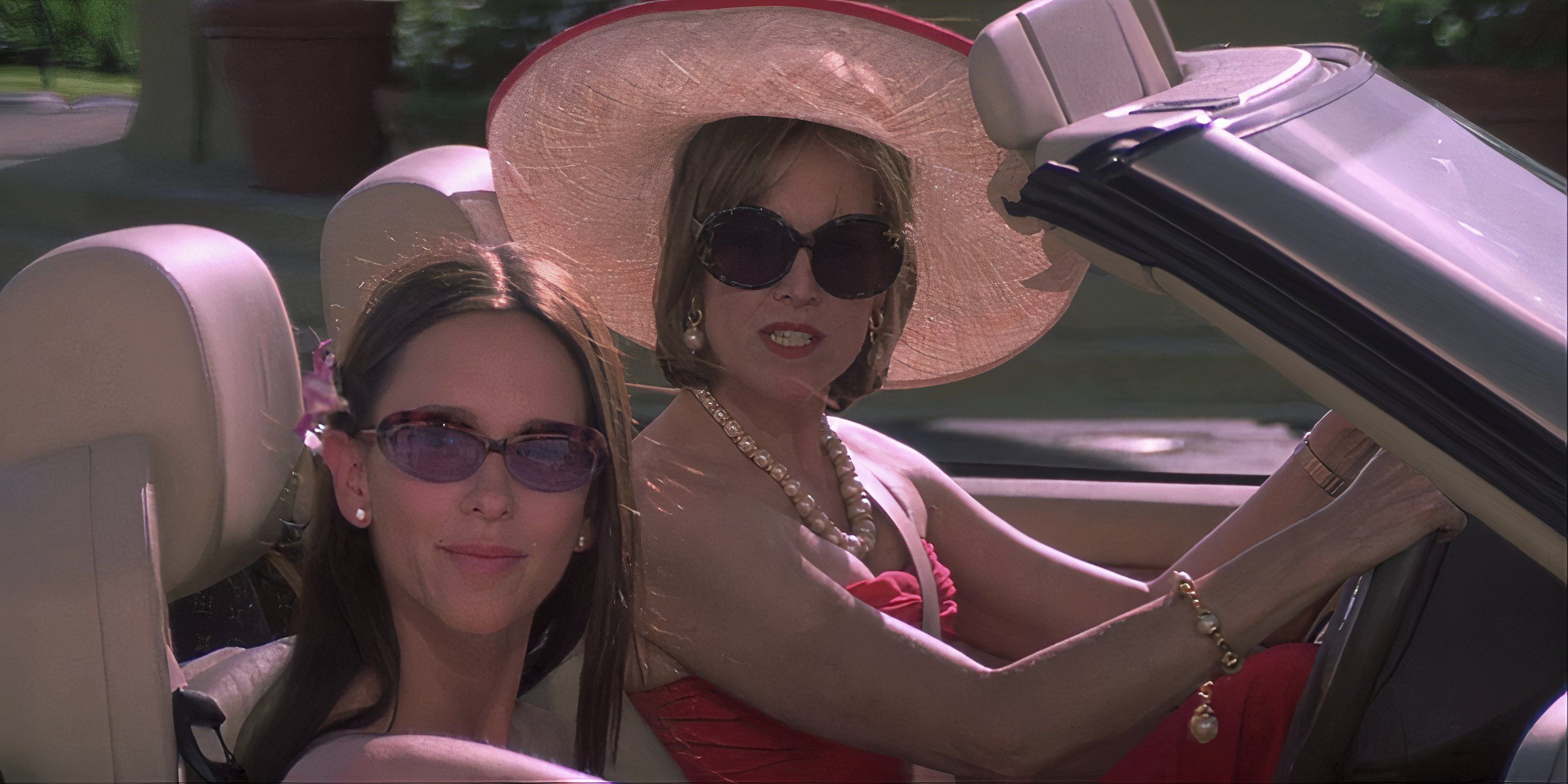 Jennifer Love Hewitt and Sigourney Weaver in Heartbreakers.
