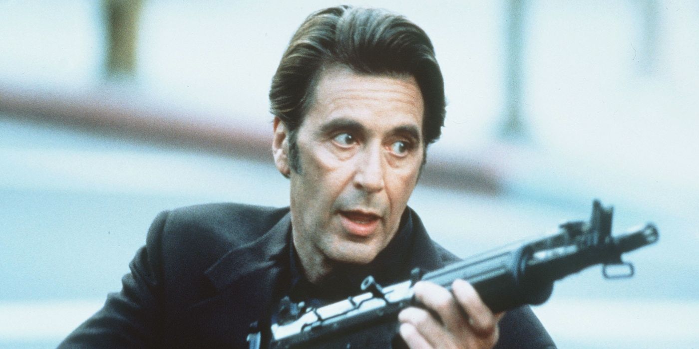 Al Pacino corre por Los Ángeles con un rifle durante un robo a un banco y un tiroteo en Heat de Michael Mann