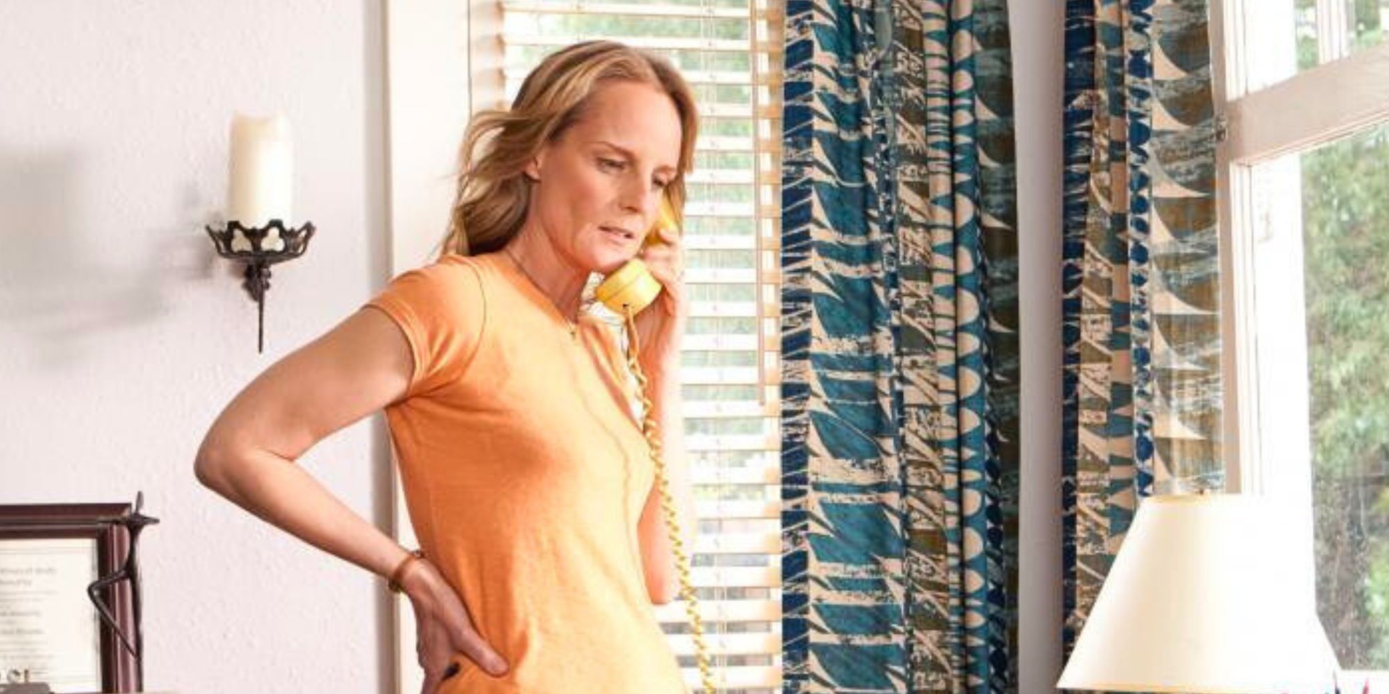 Helen Hunt as Cheryl Cohen-Greene standing while on the phone in The Sessions (2012)