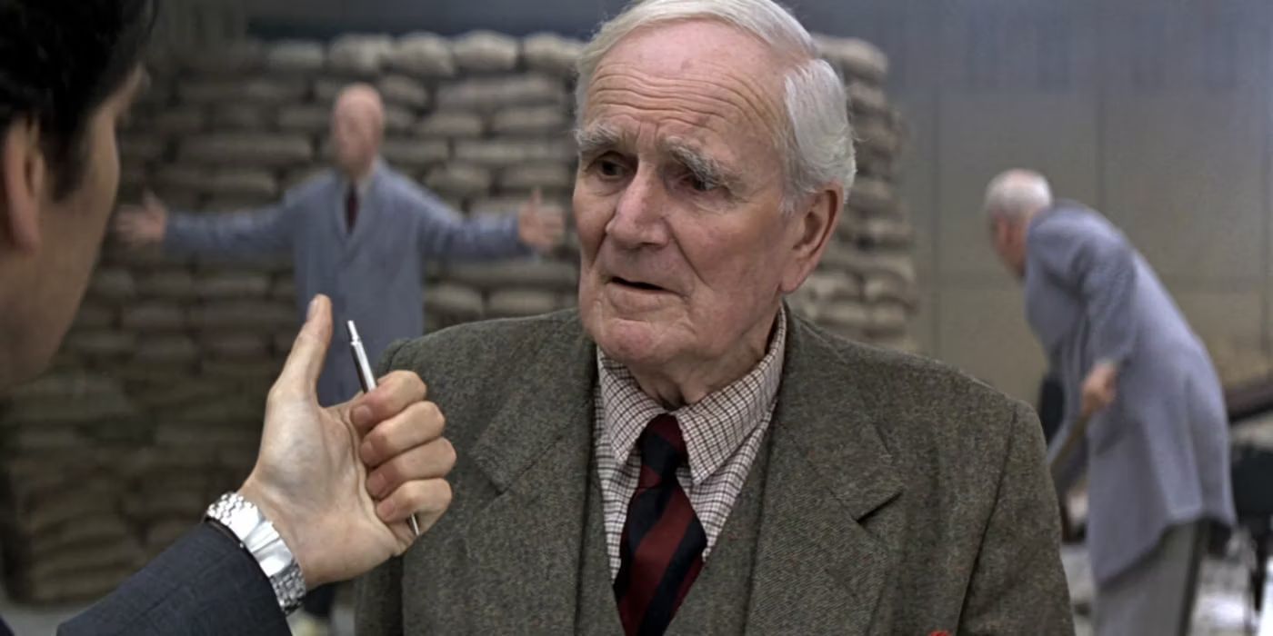 Desmond Llewelyn as Q 