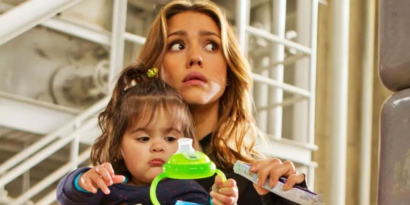 Jessica Alba carga a su bebé en 'Spy Kids 4'