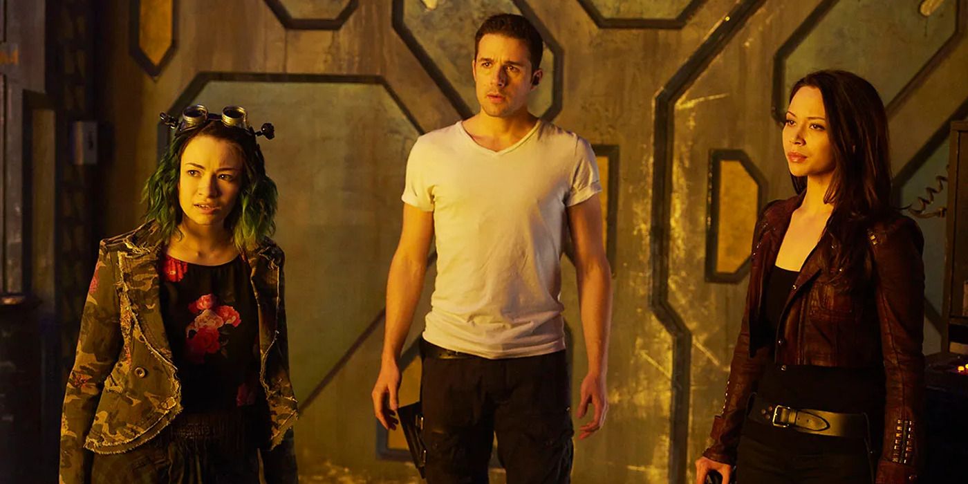 Jodelle Ferland, Anthony Lemke, and Melissa O&rsquo;Neal in a spaceship in Syfy&rsquo;s &lsquo;Dark Matter&rsquo;