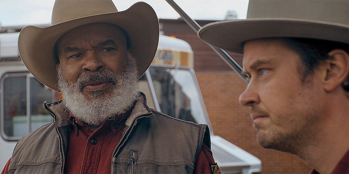 David Alan Grier as Vern Dunnegan and Michael Dorman as Joe Pickett wear cowboy hats and talk in Joe Pickett.
