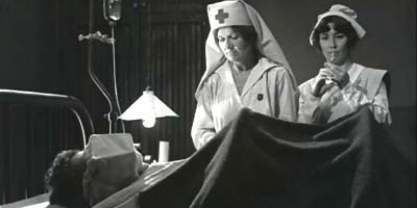 Two nurses look at Joe Bonham (Timothy Bottoms) in Johnny Got His Gun