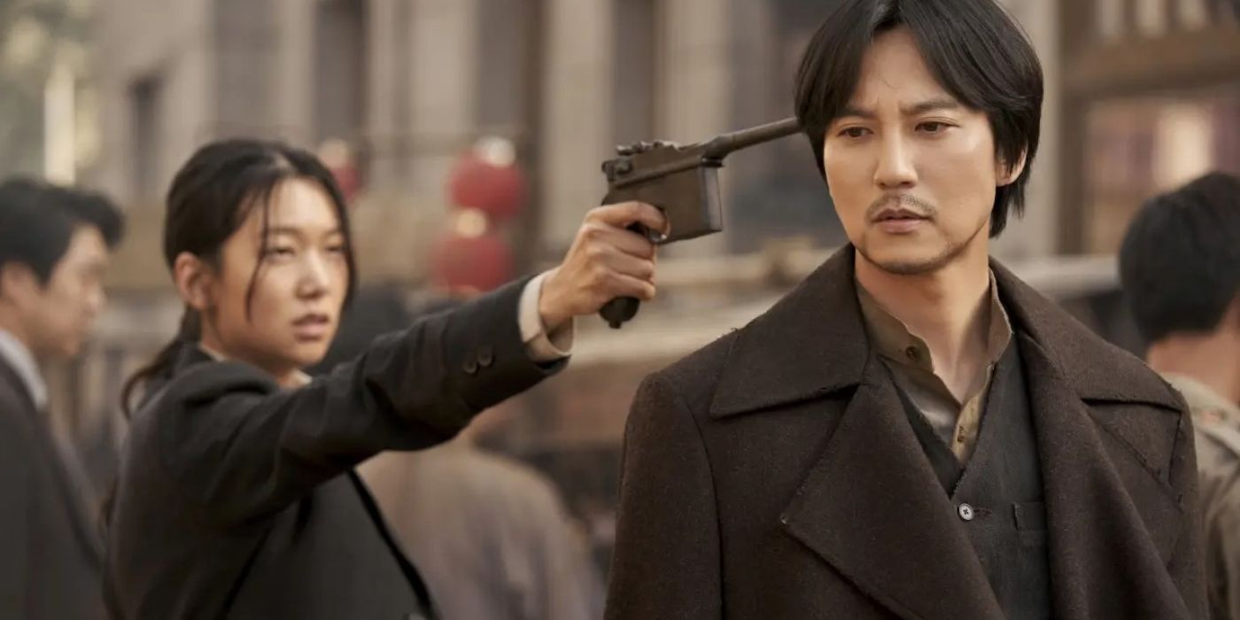 Kim Nam Gil con un arma apuntando a su cabeza, canción de bandido