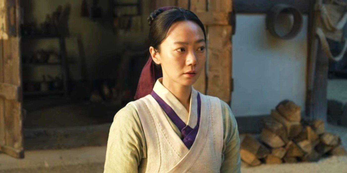 Bae Doona as Seo Bi in Kingdom