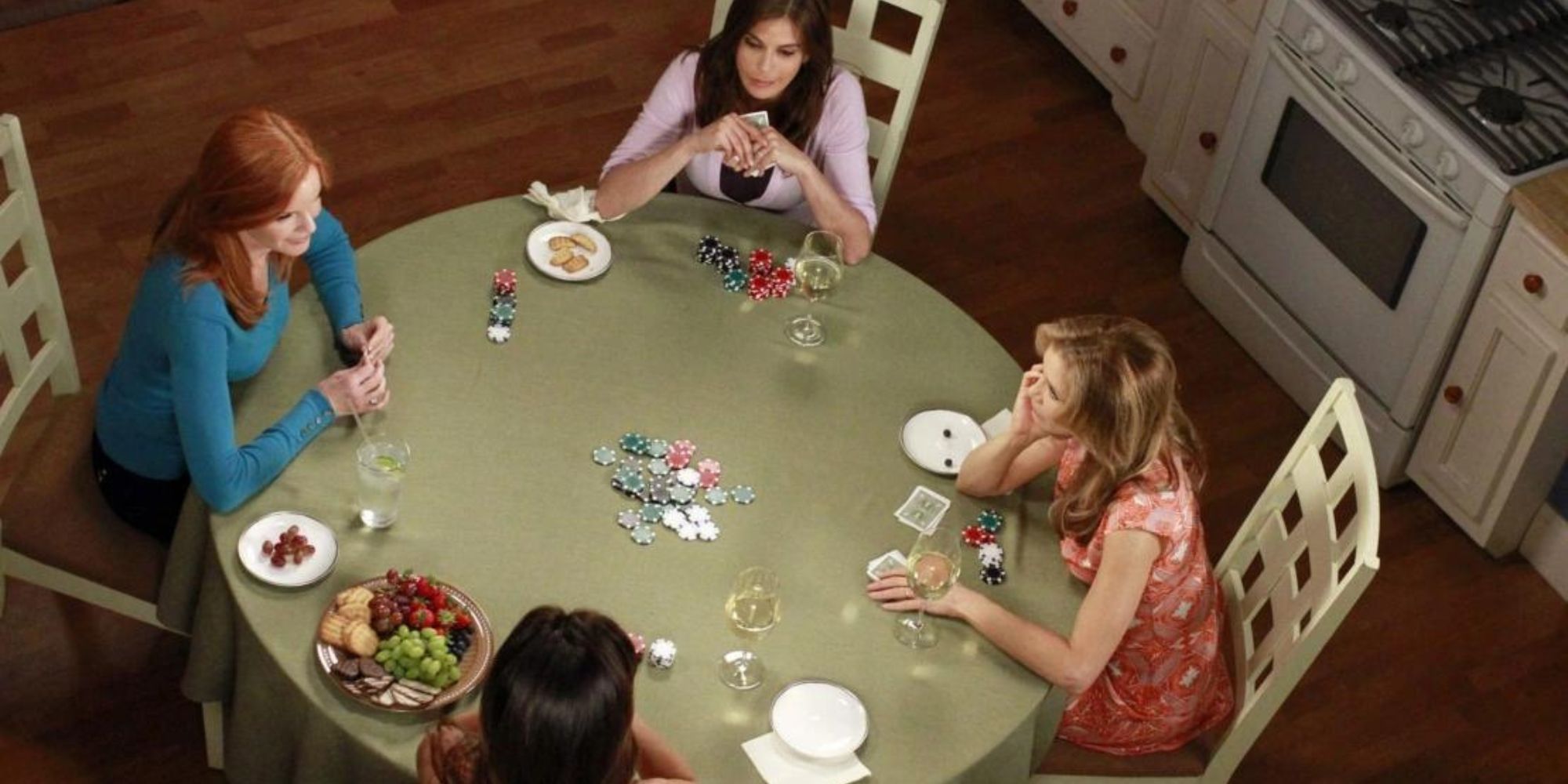Marcia Cross, Teri Hatcher, Felicity Huffman and Eva Longoria sit around a table playing cards