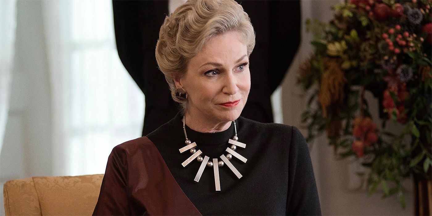 Jane Lynch as Sophie Lennon looking to the side in The Marvelous Mrs. Maisel